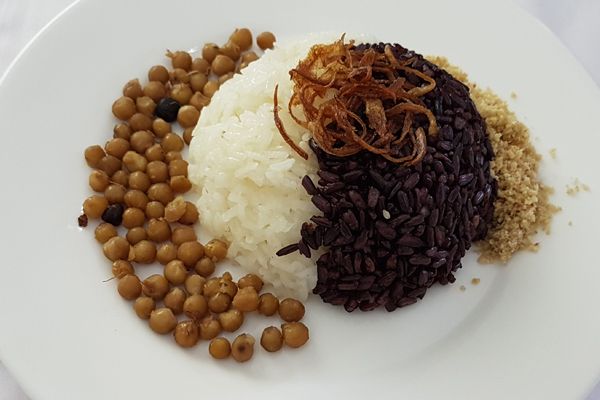 white and black sticky rice with boiled bean